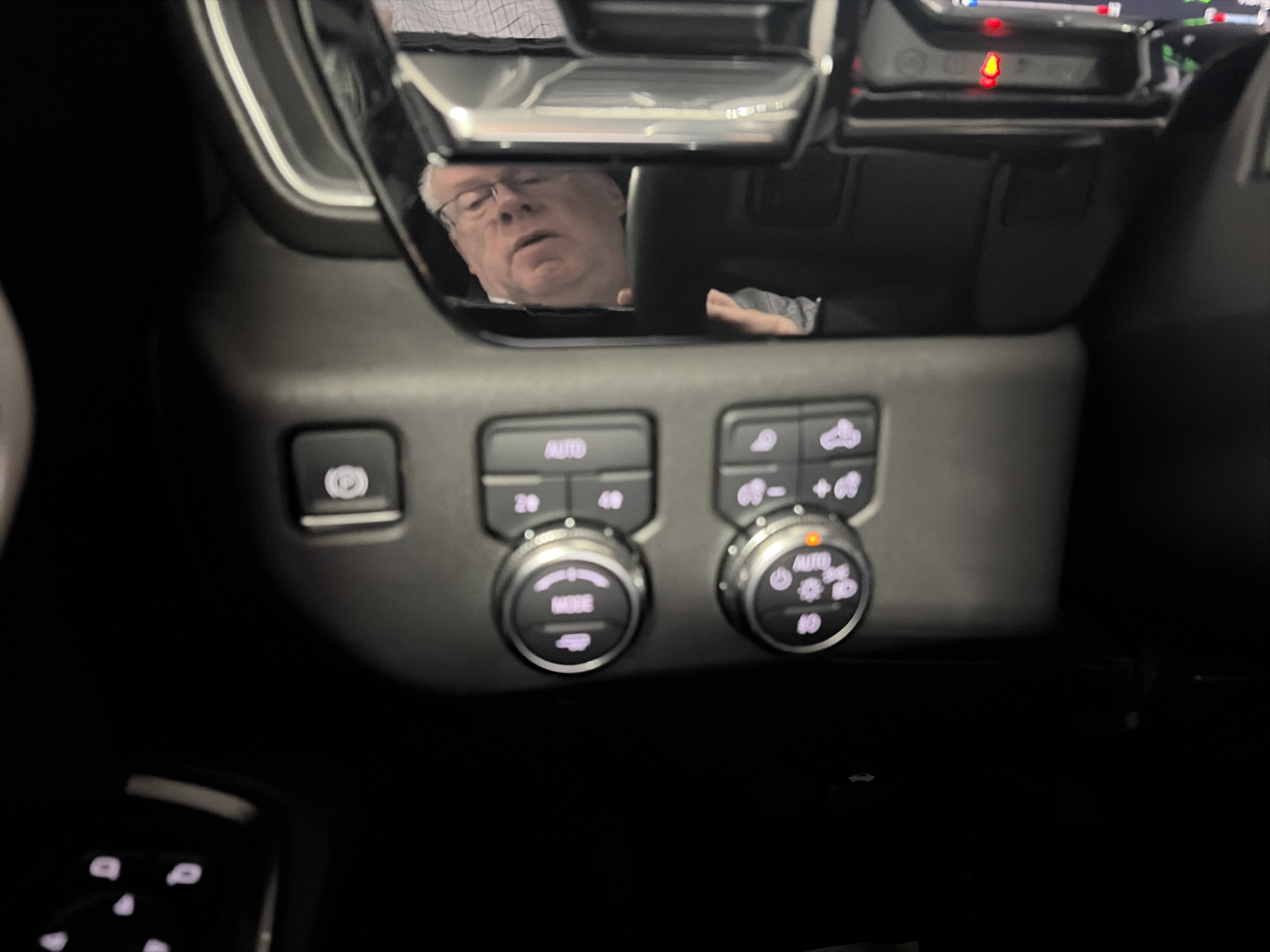 Used 2024 GMC Sierra 1500 SLT image 16