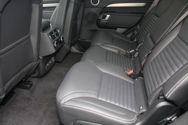 New 2025 Land Rover Discovery Dynamic SE image 5