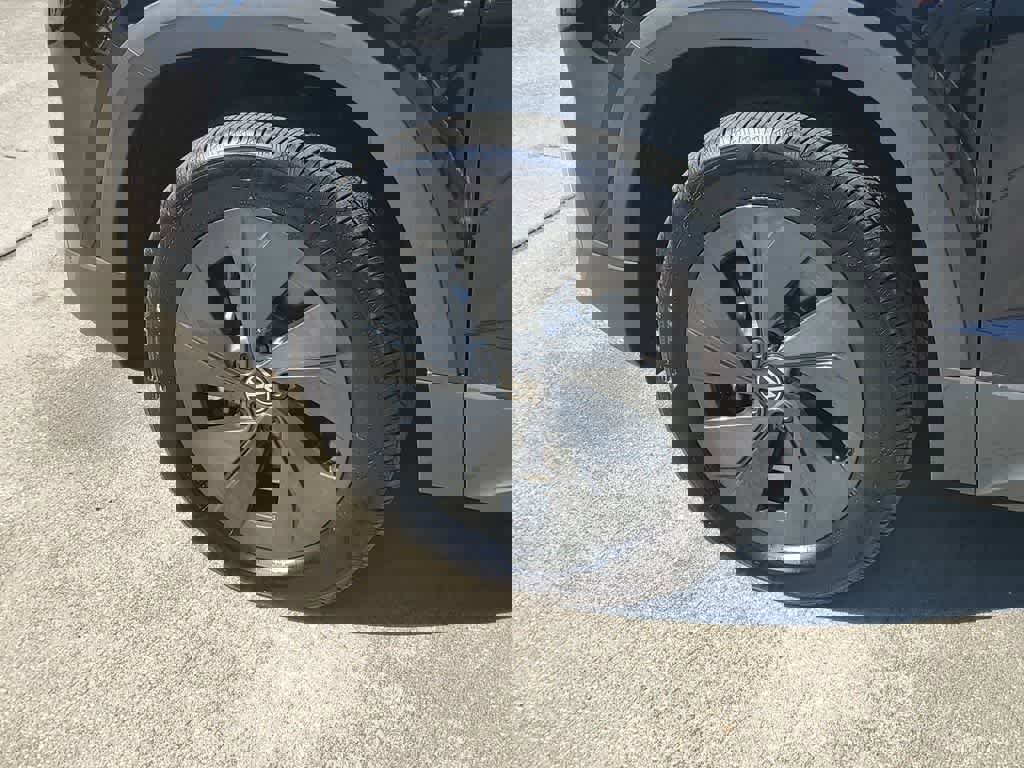 Used 2025 Volkswagen Taos S image 5