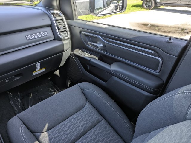 New 2026 RAM 1500 4x4 Crew Cab image 17