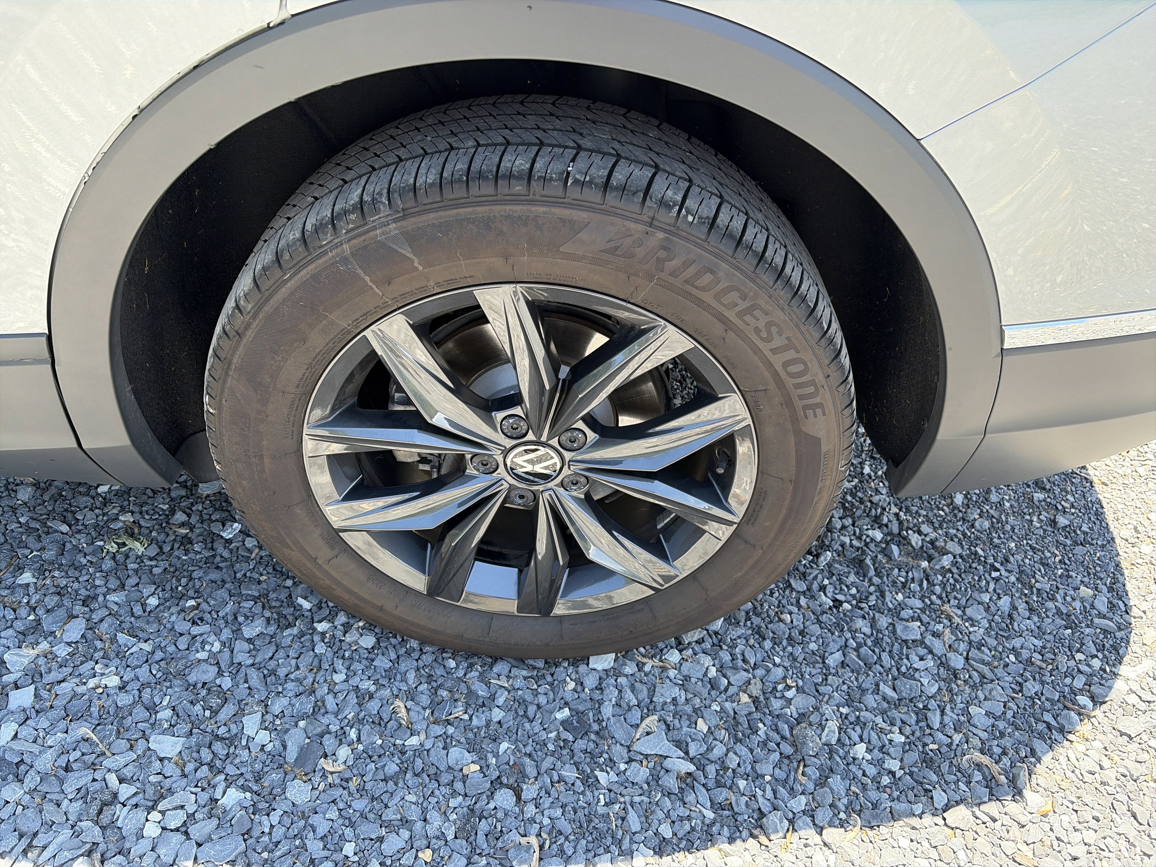 Used 2024 Volkswagen Tiguan SE w/ Panoramic Sunroof Package AWD/4WD image 11
