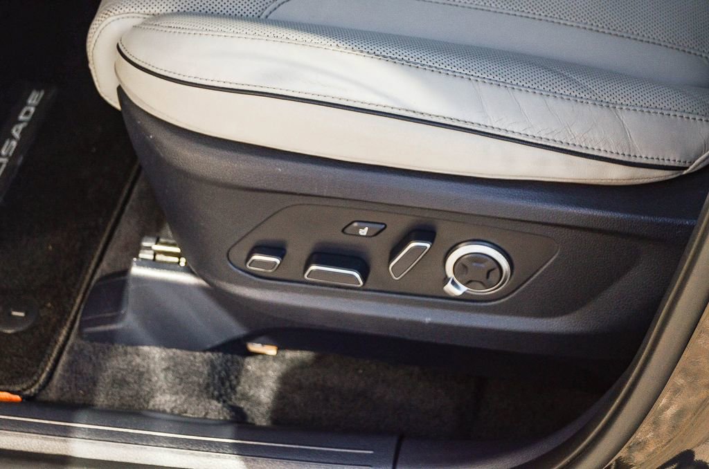 Used 2023 Hyundai Palisade Calligraphy image 22