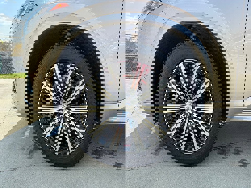 Certified 2024 Volvo XC90 B6 Plus w/ Protection Package image 27