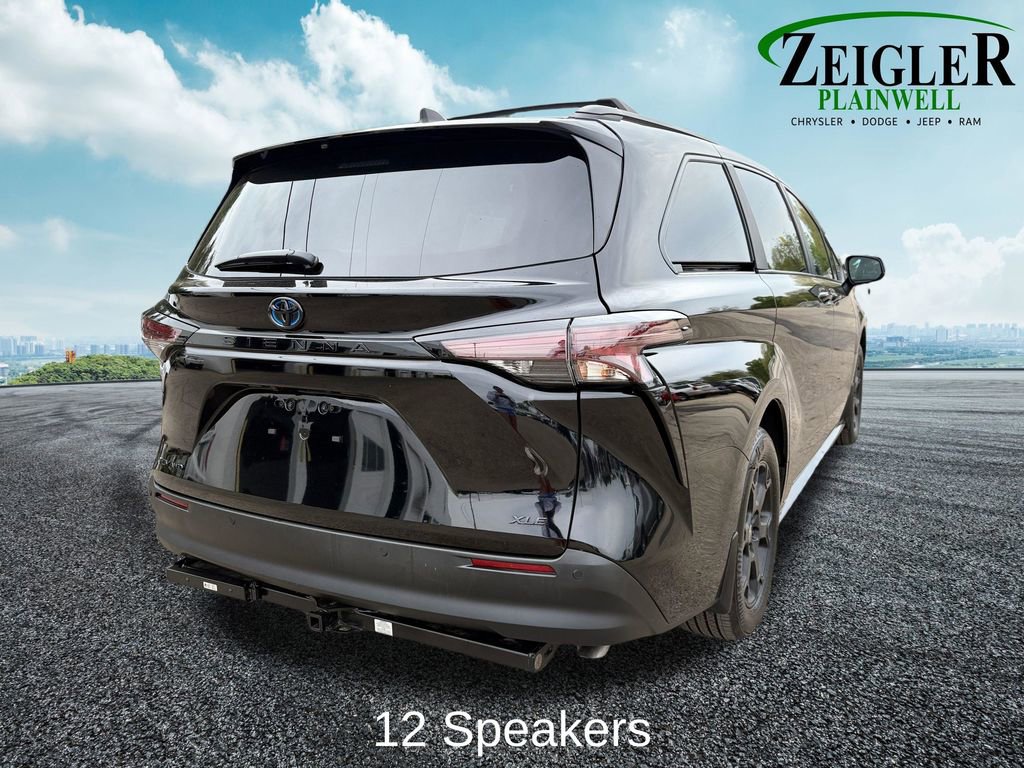 Used 2025 Toyota Sienna XLE Woodland Edition AWD/4WD image 5