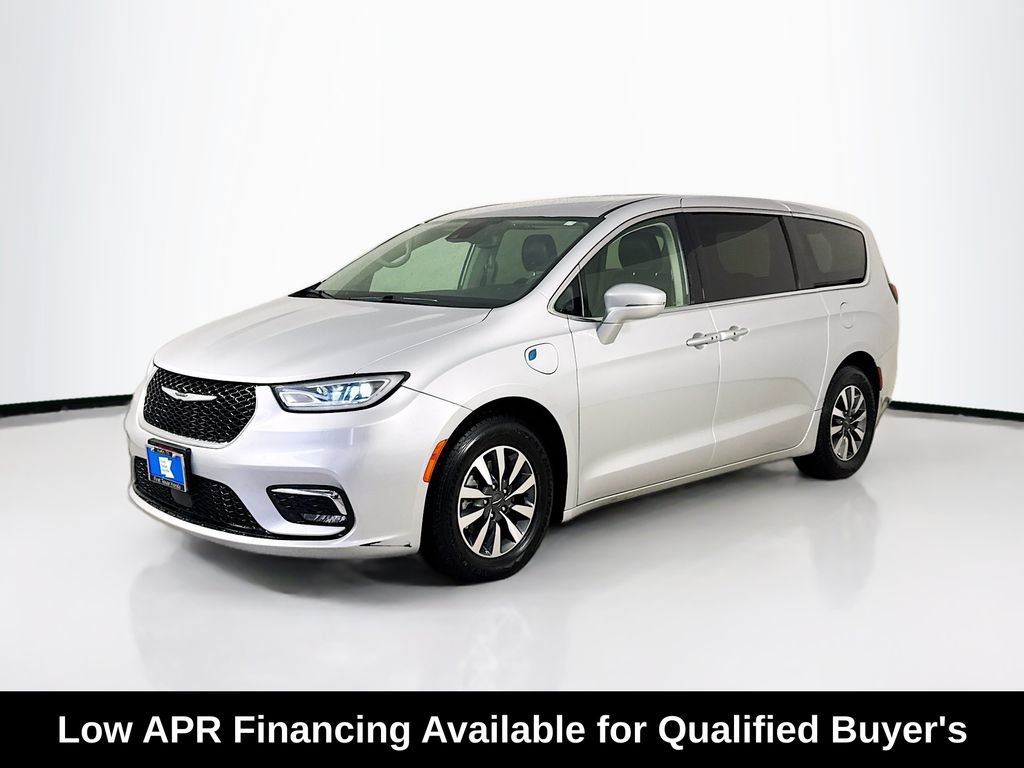 Used 2022 Chrysler Pacifica Touring-L FWD image 3