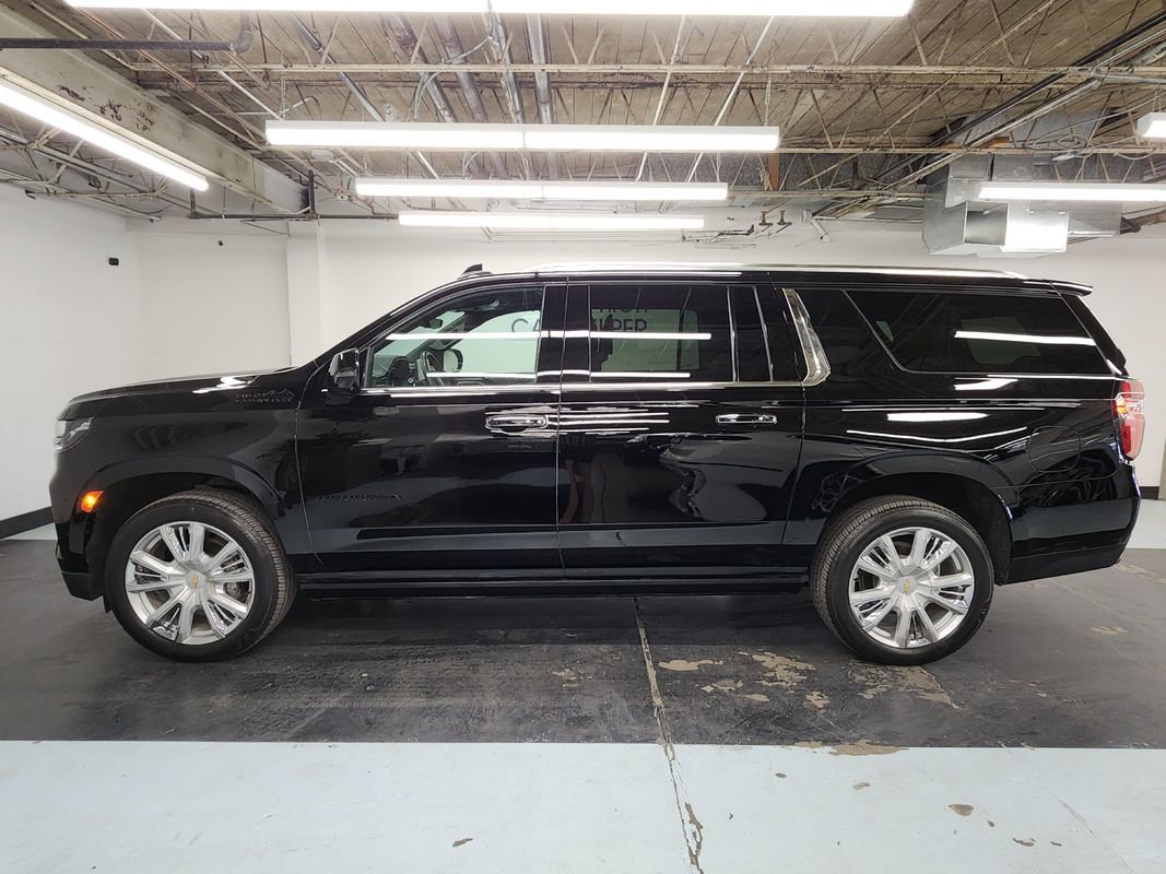 Used 2023 Chevrolet Suburban High Country image 5