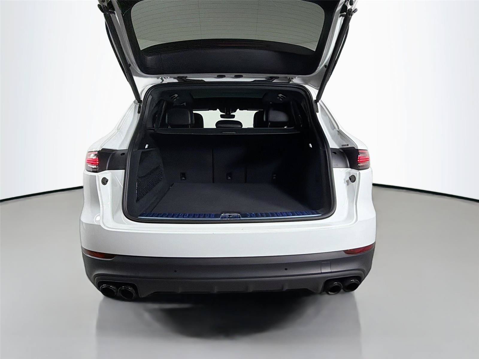 Certified 2023 Porsche Cayenne Platinum Edition AWD/4WD image 36