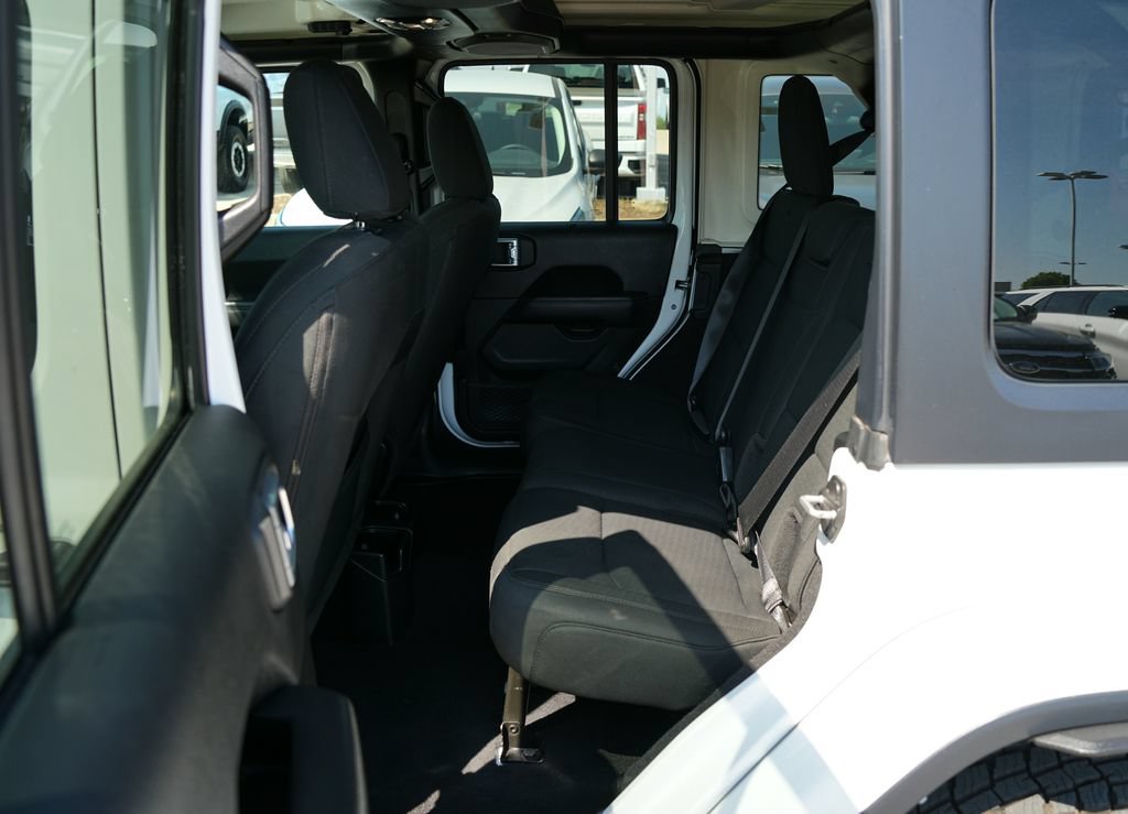 Used 2021 Jeep Wrangler Unlimited Sahara AWD/4WD image 24