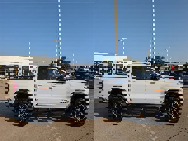 Certified 2024 GMC Canyon AT4X image 3