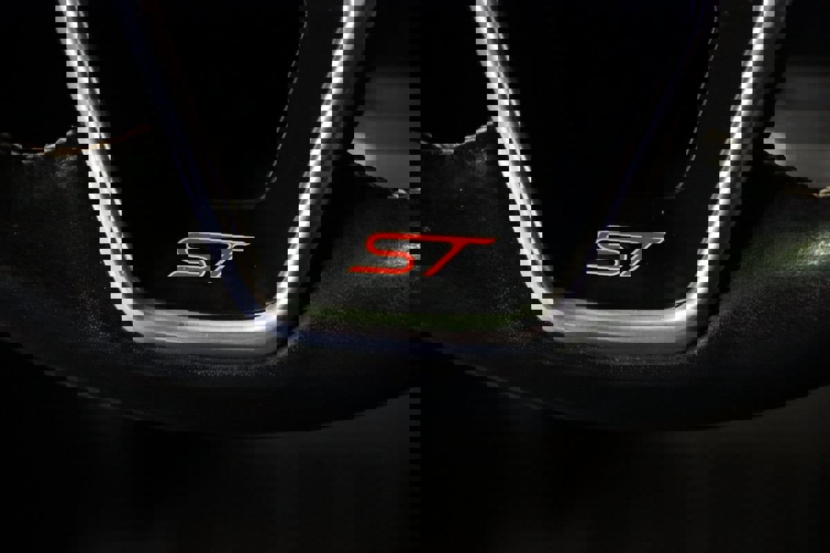 Used 2019 Ford Edge ST w/ Cold Weather Package image 13