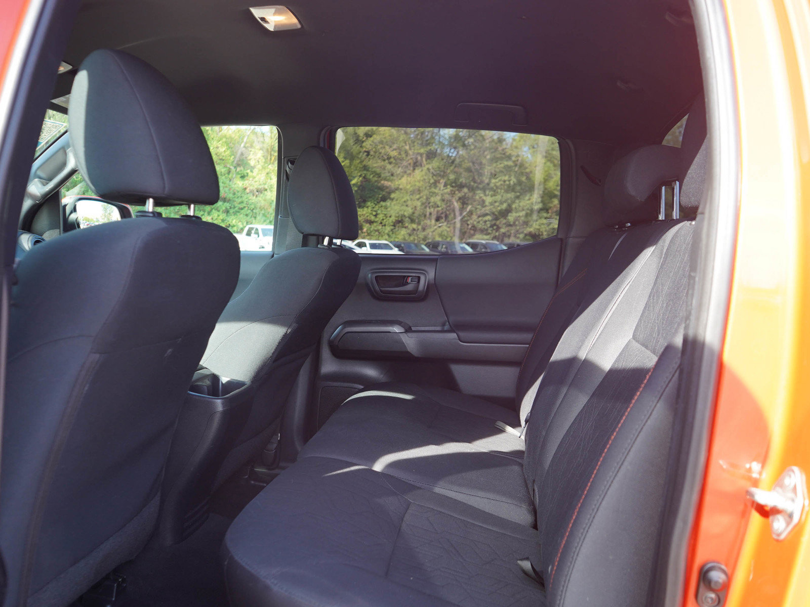 Used 2018 Toyota Tacoma TRD Off-Road w/ Technology Package AWD/4WD image 15