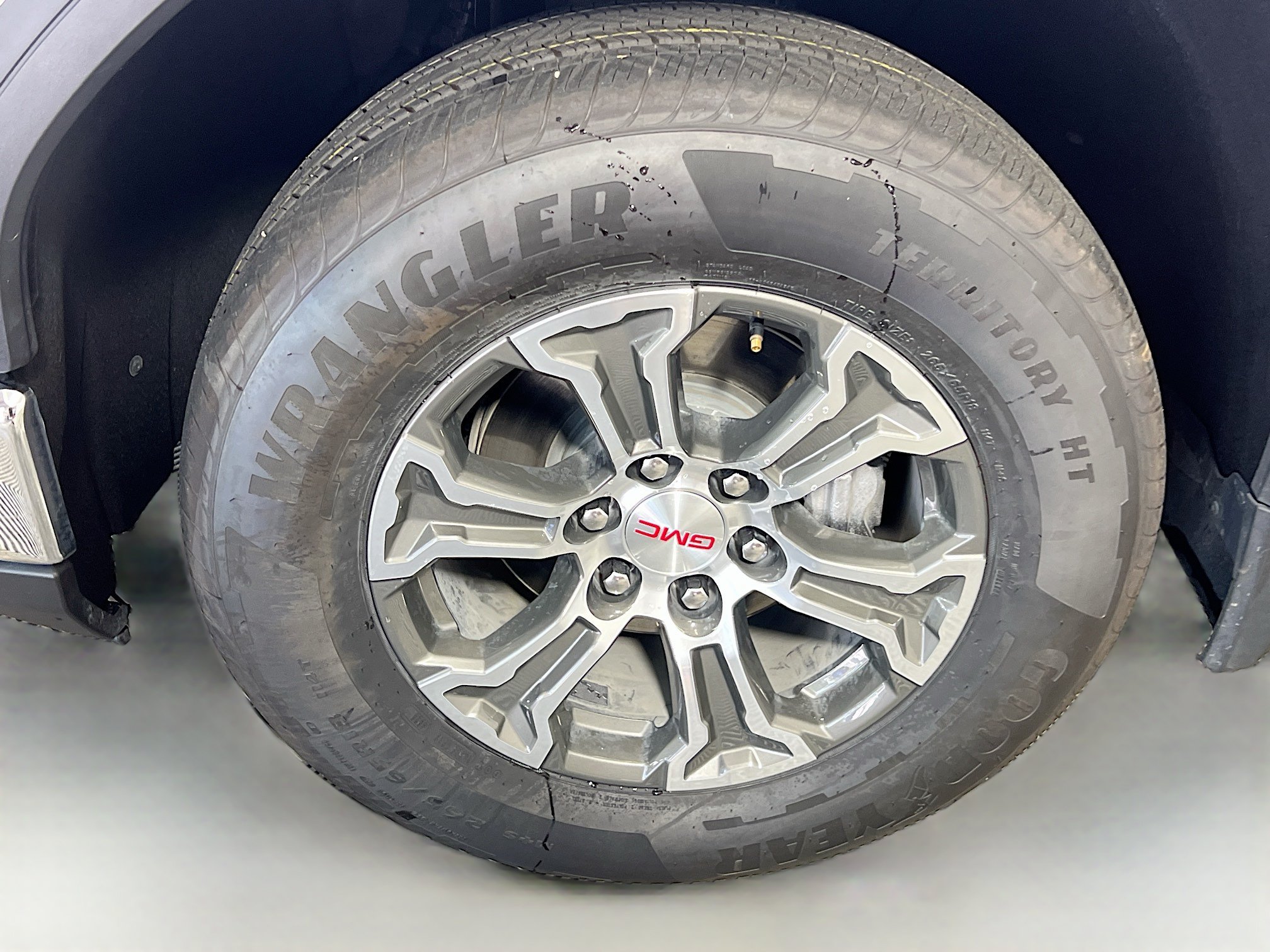 Used 2025 GMC Sierra 1500 SLT AWD/4WD image 13