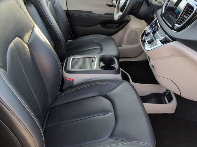 Used 2024 Chrysler Pacifica Touring-L FWD image 30