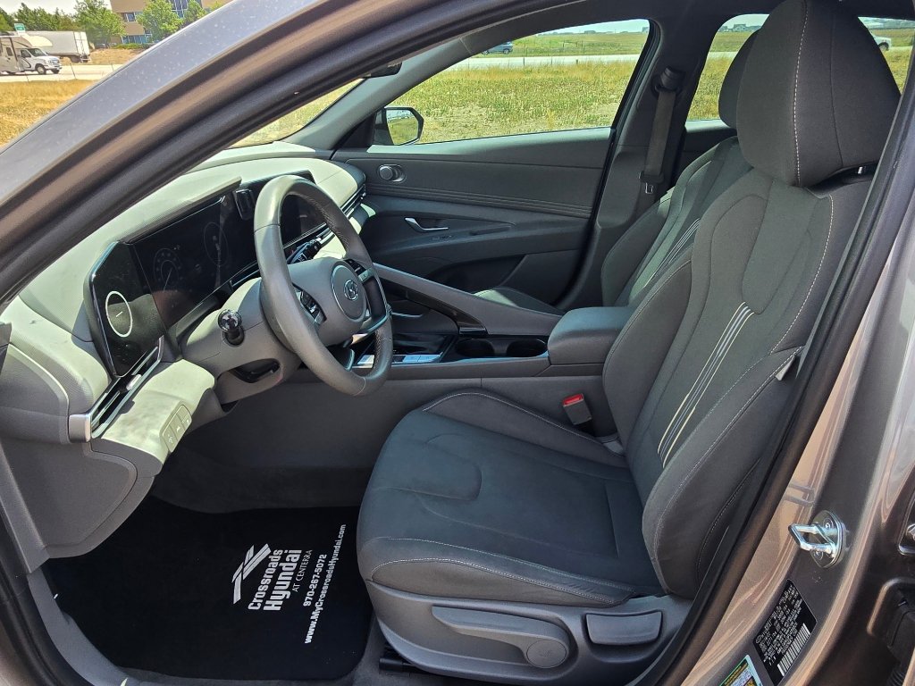Used 2023 Hyundai Elantra SEL w/ Convenience Package FWD image 11