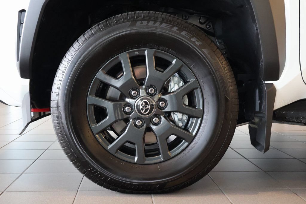 Used 2025 Toyota 4Runner SR5 AWD/4WD image 13
