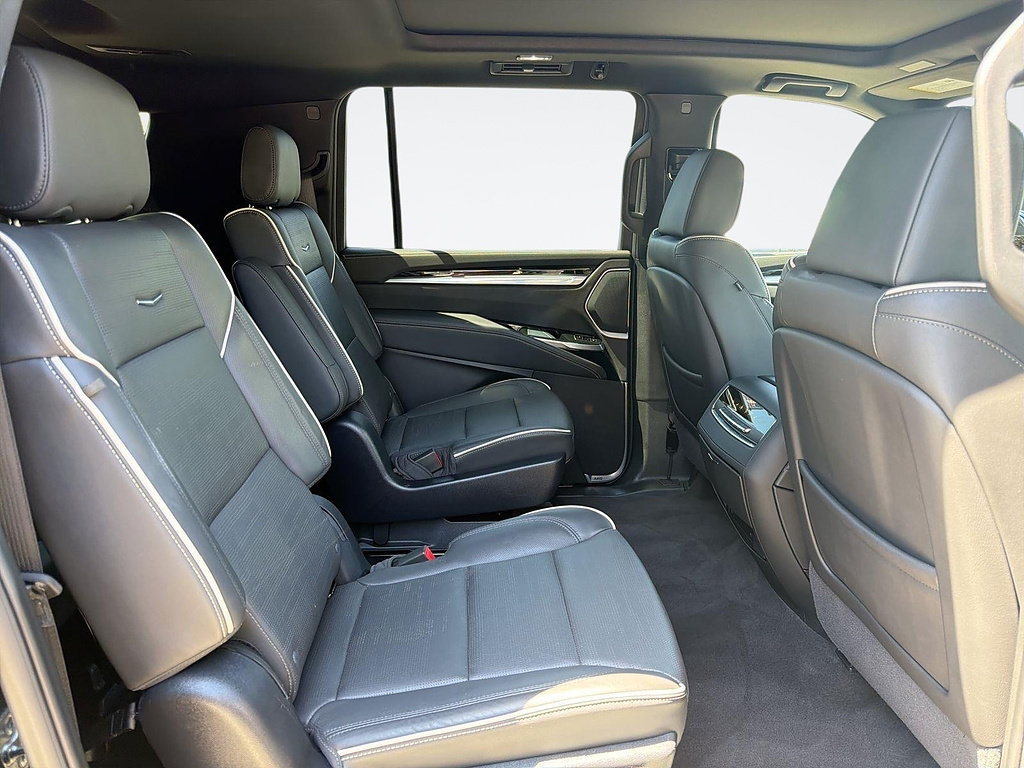 Used 2025 Cadillac Escalade ESV Sport AWD/4WD image 30