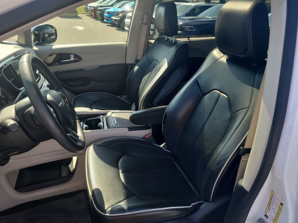 Used 2023 Chrysler Pacifica Limited image 18
