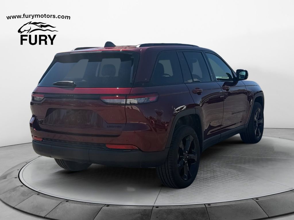 Used 2025 Jeep Grand Cherokee Limited w/ Black Appearance Package AWD/4WD image 3