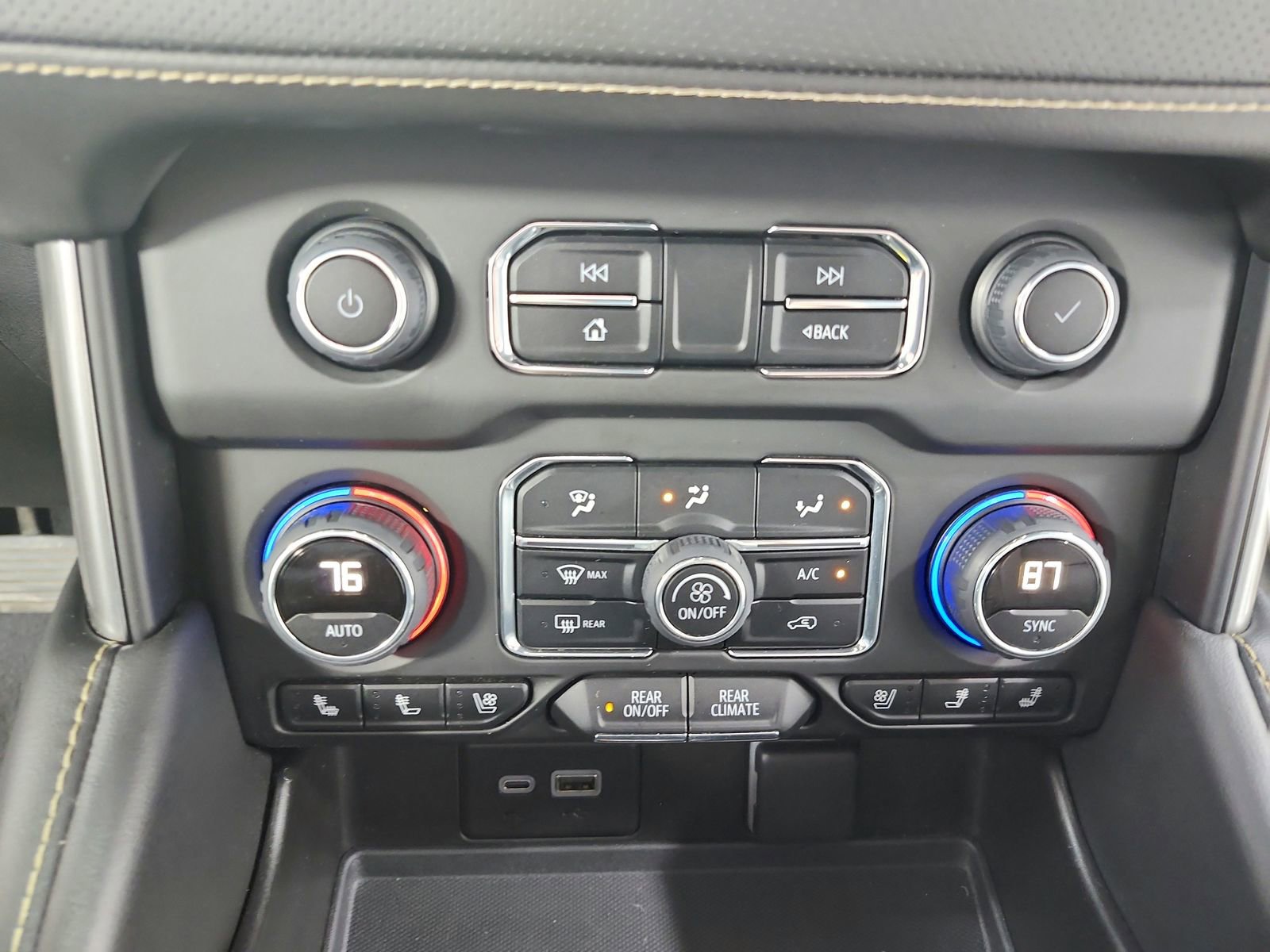 Used 2023 Chevrolet Suburban Premier image 32