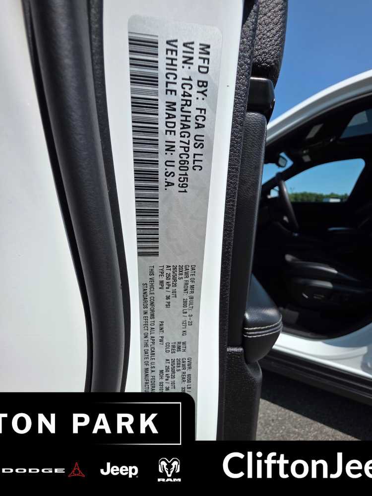 Used 2023 Jeep Grand Cherokee Altitude AWD/4WD image 24