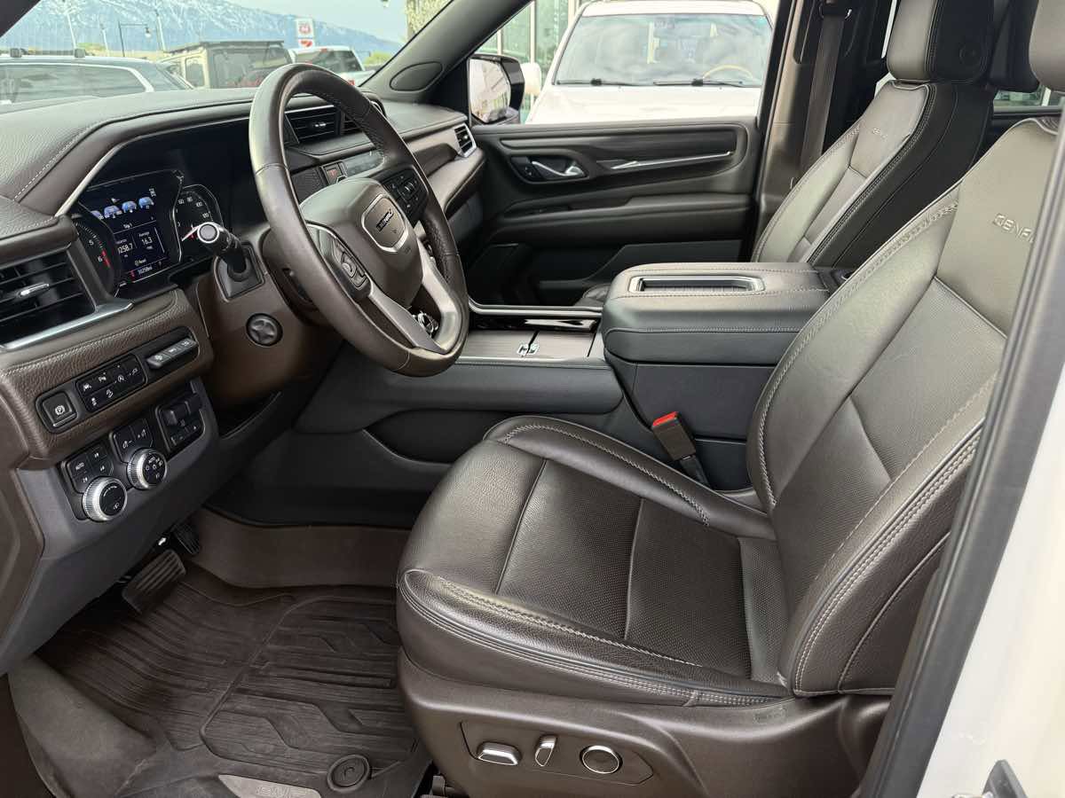 Used 2021 GMC Yukon Denali w/ Denali Ultimate Package image 13