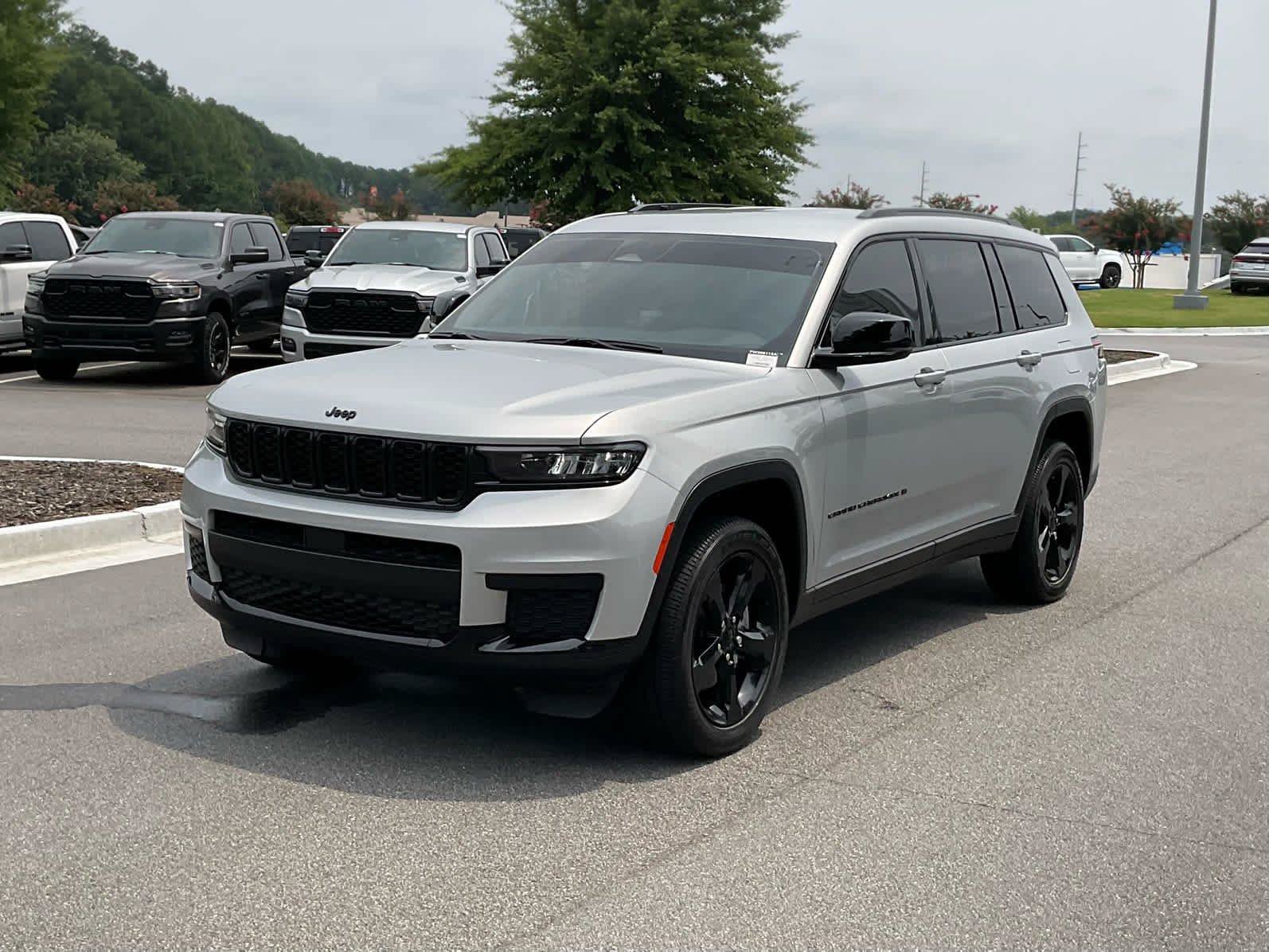 Used 2023 Jeep Grand Cherokee L Laredo