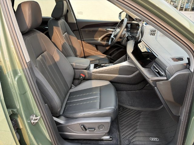 Used 2025 Audi Q5 Premium w/ Convenience Package AWD/4WD image 28