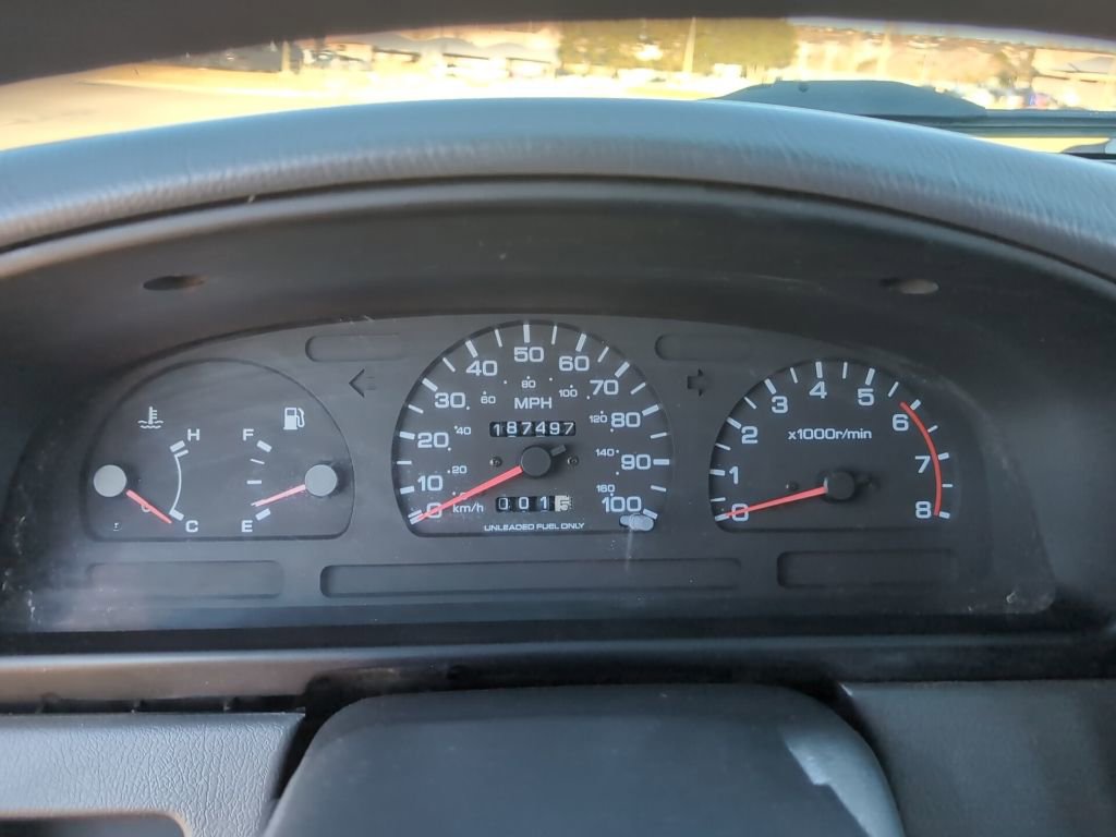 Used 1995 Nissan Pathfinder LE image 16