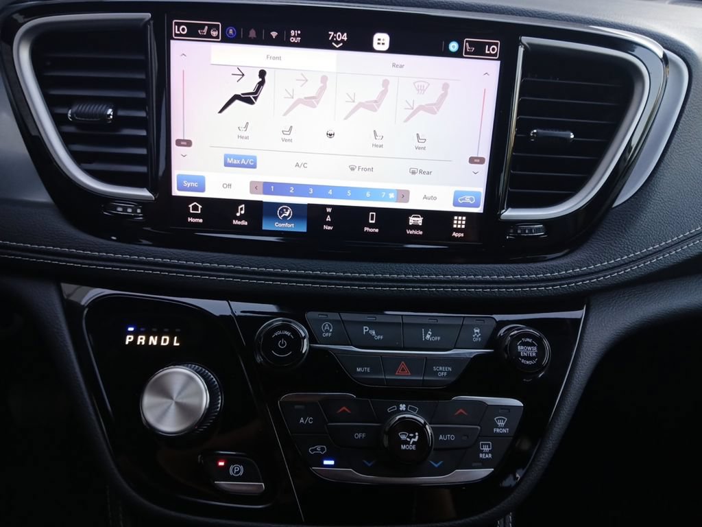 Used 2026 Chrysler Pacifica Limited w/ S Appearance Package FWD image 4