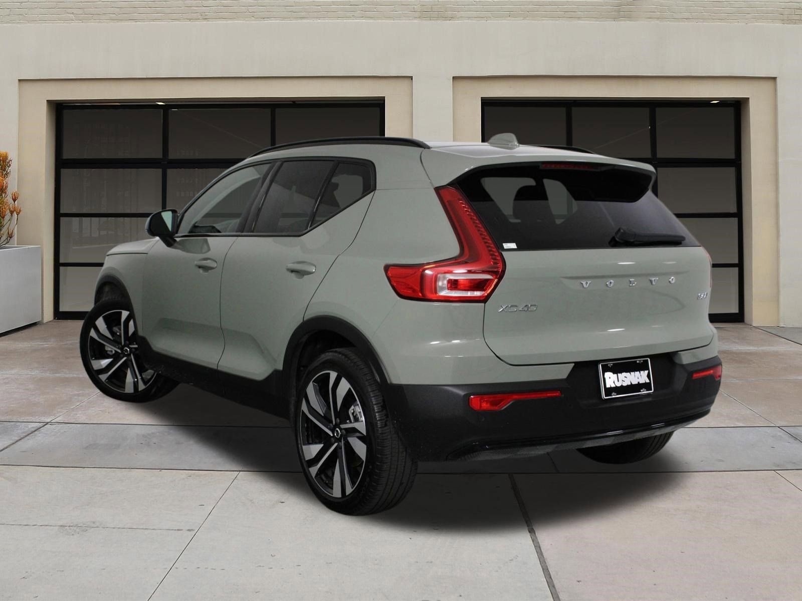 Certified 2023 Volvo XC40 B5 Ultimate w/ Protection Package Premier AWD/4WD image 2