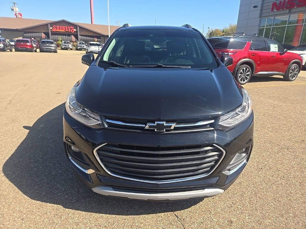 Used 2018 Chevrolet Trax Premier w/ Midnight Edition FWD image 2