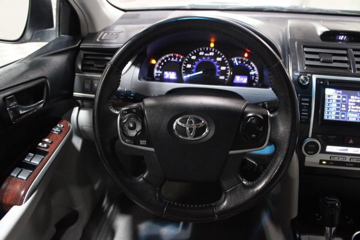 Used 2013 Toyota Camry XLE w/ Leather Pkg FWD image 31