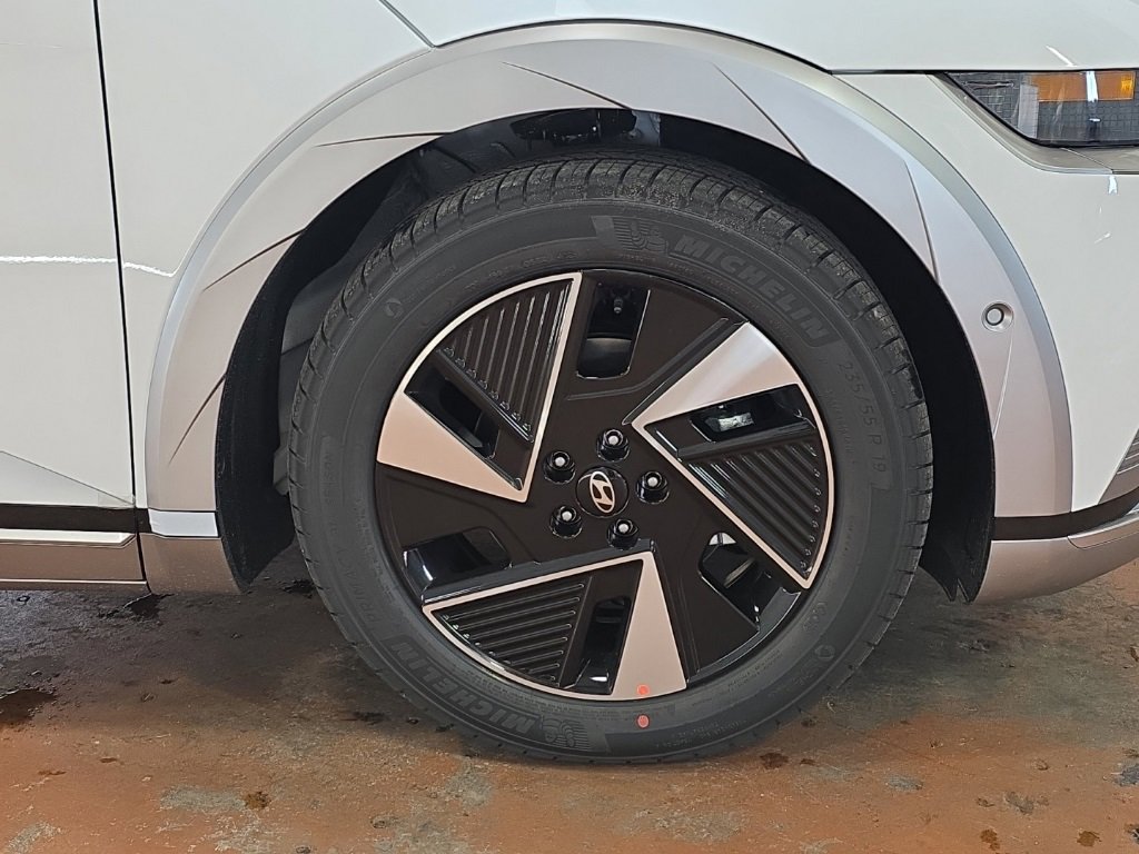 New 2026 Hyundai Ioniq 5 Limited image 8