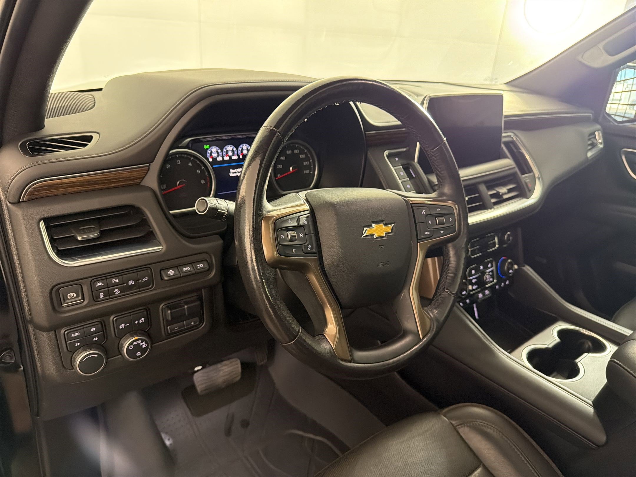 Used 2021 Chevrolet Tahoe High Country w/ Premium Package AWD/4WD image 4