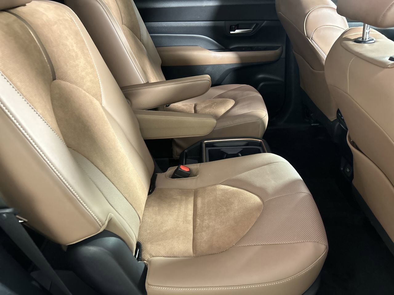 Used 2024 Toyota Grand Highlander AWD Hybrid image 26