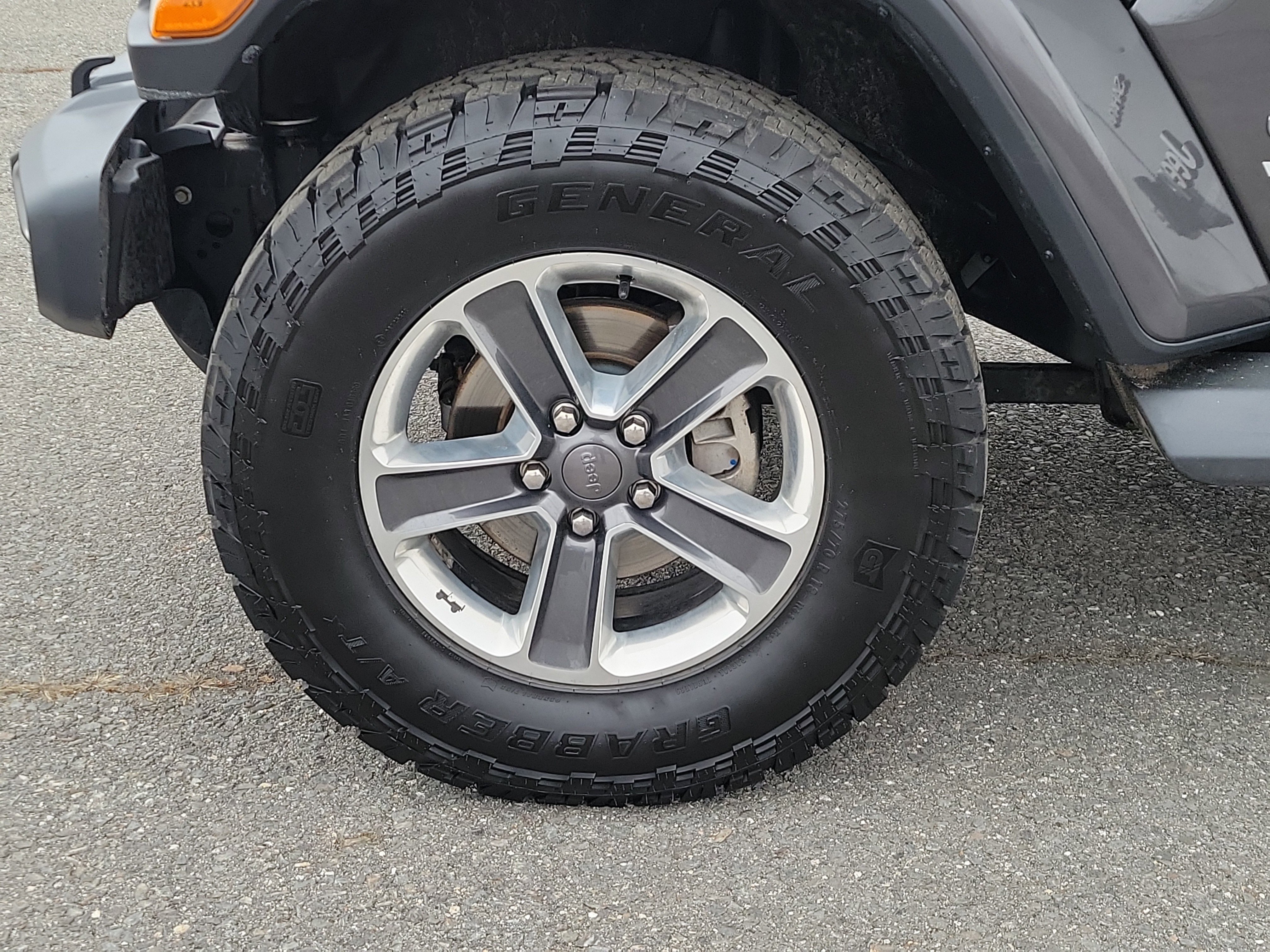 Used 2018 Jeep Wrangler Unlimited Sahara image 12