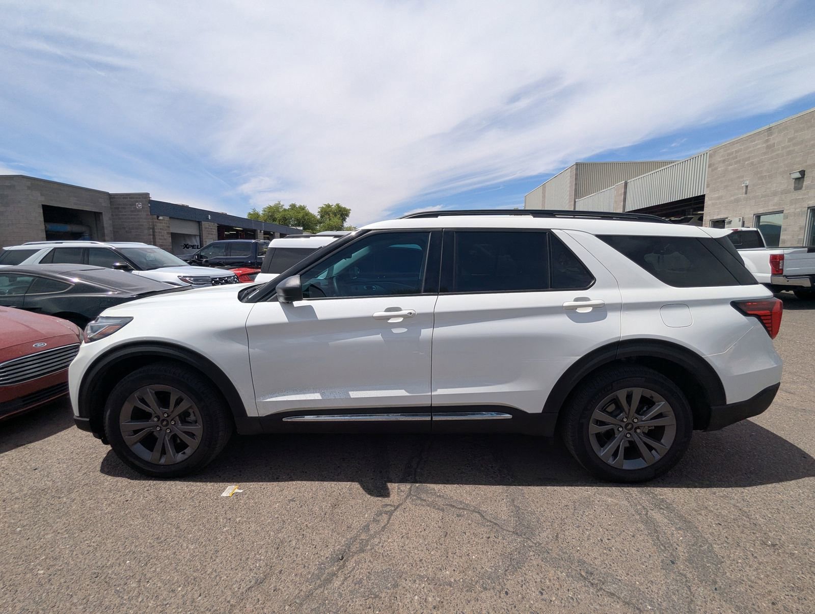 Certified 2025 Ford Explorer Active w/ Active Comfort Package AWD/4WD image 3