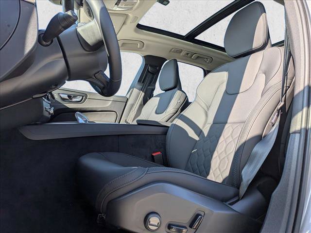 New 2026 Volvo XC60 B5 Plus w/ Climate Package AWD/4WD image 4