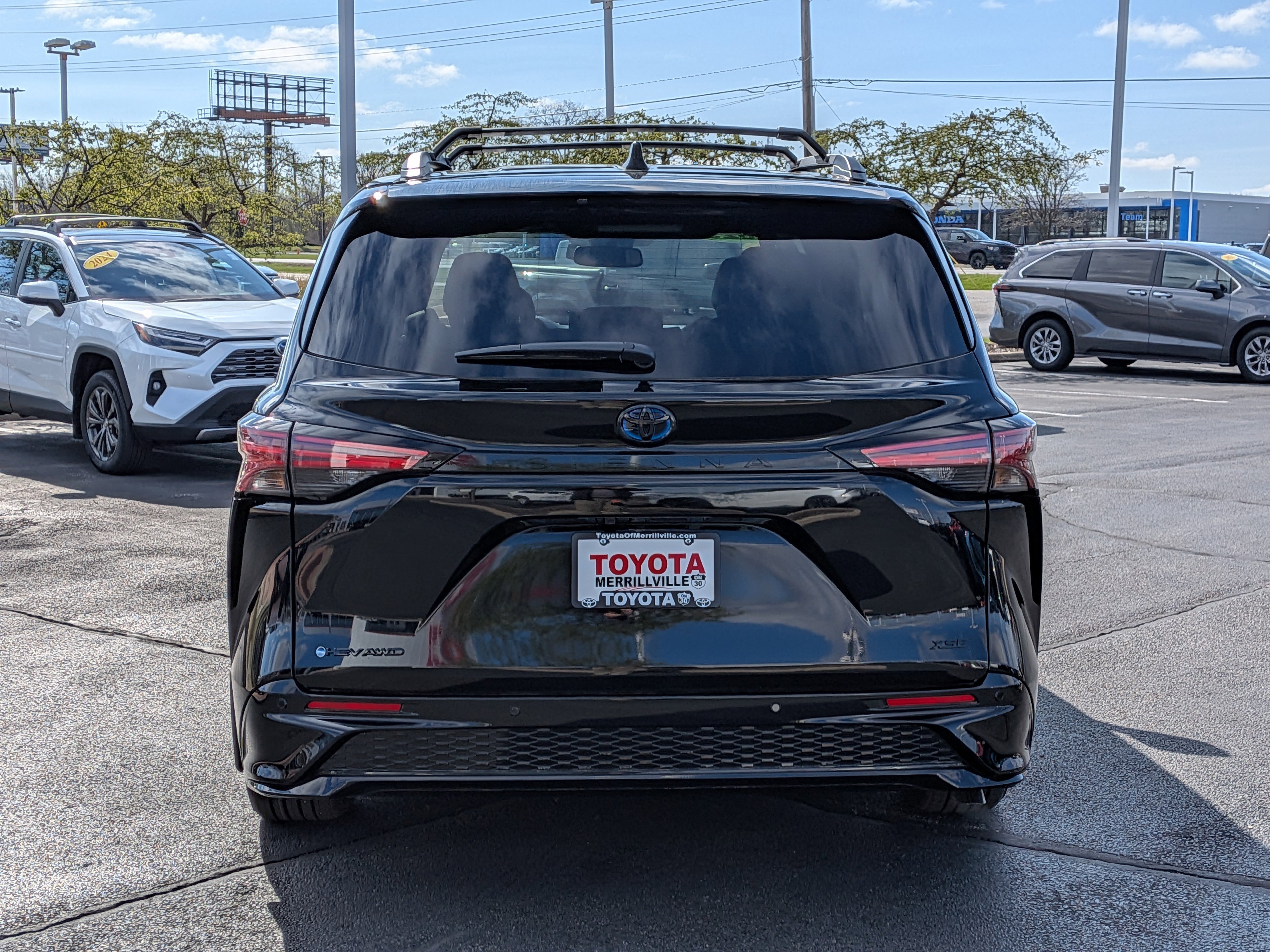 Used 2025 Toyota Sienna XSE w/ XSE Premium Package AWD/4WD image 7