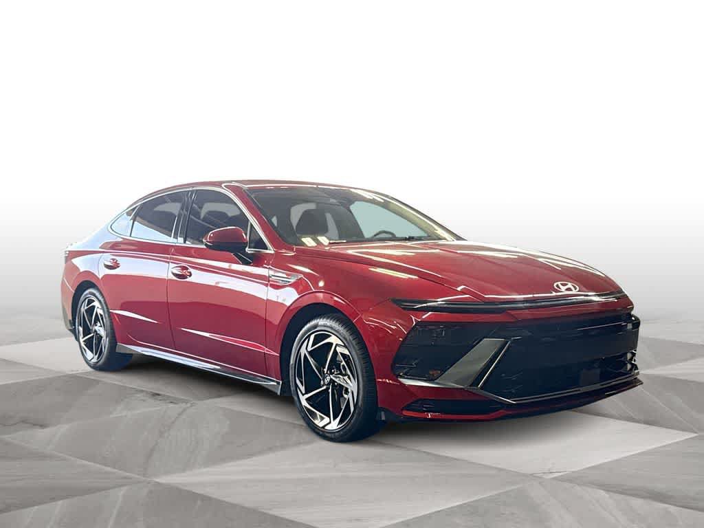Used 2026 Hyundai Sonata SEL FWD image 2