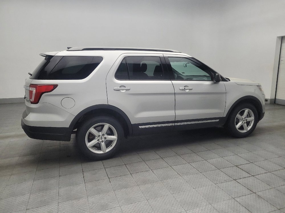 Used 2018 Ford Explorer XLT FWD image 10