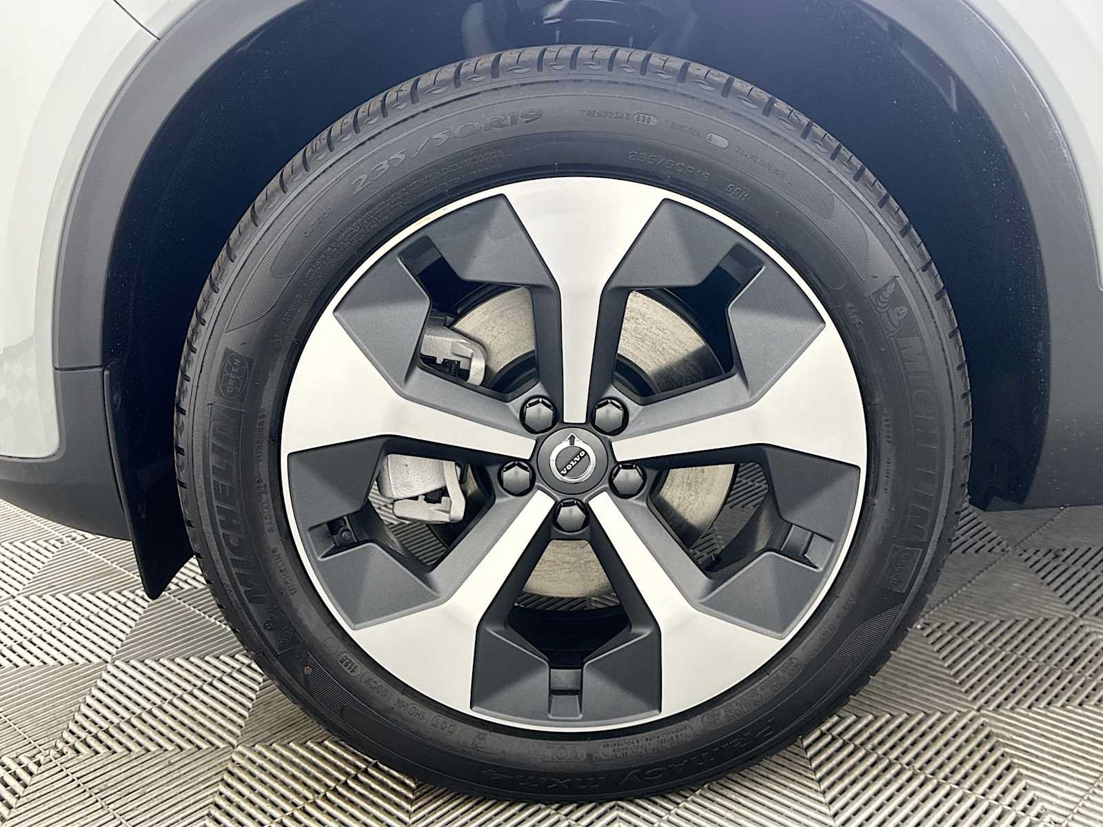 Used 2025 Volvo XC40 B5 Core w/ Climate Package AWD/4WD image 29