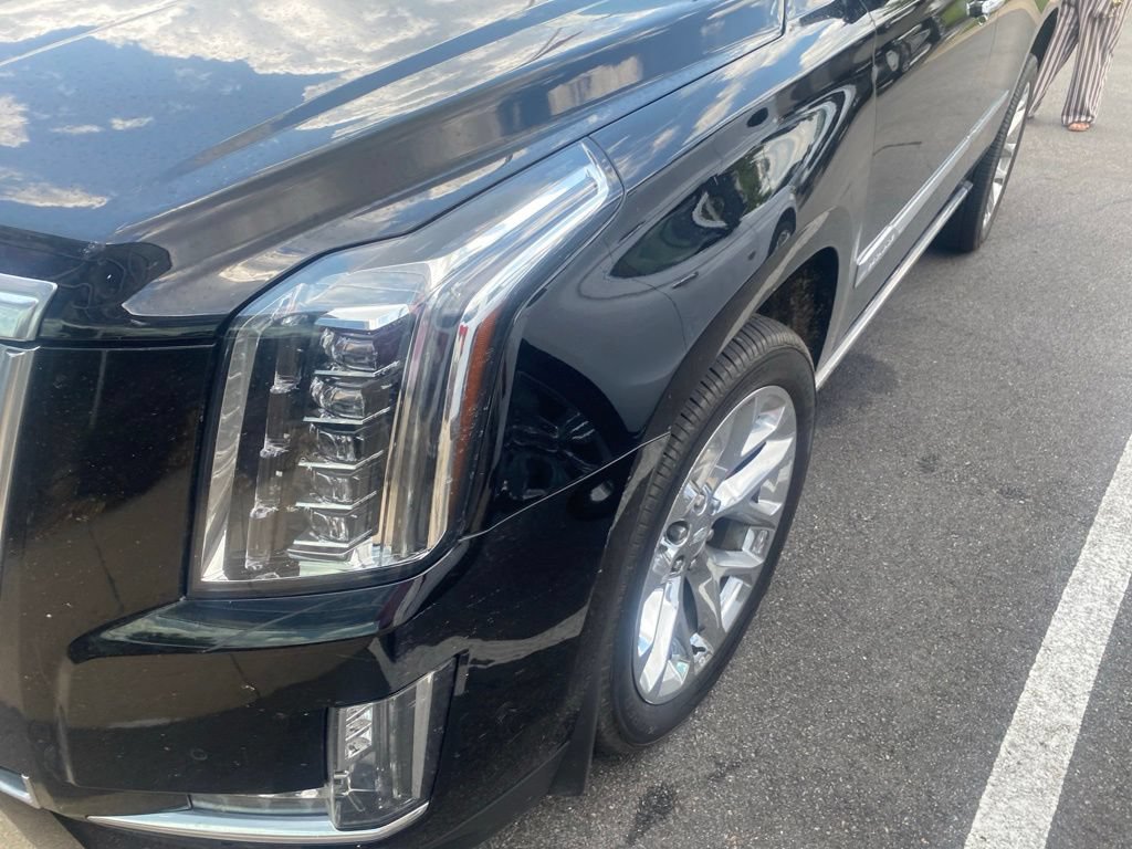 Used 2019 Cadillac Escalade Platinum AWD/4WD image 3