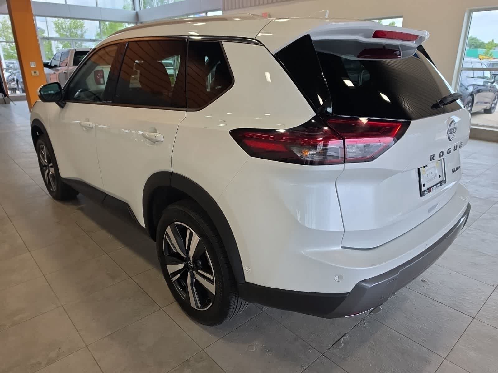 Used 2026 Nissan Rogue SL AWD/4WD image 11