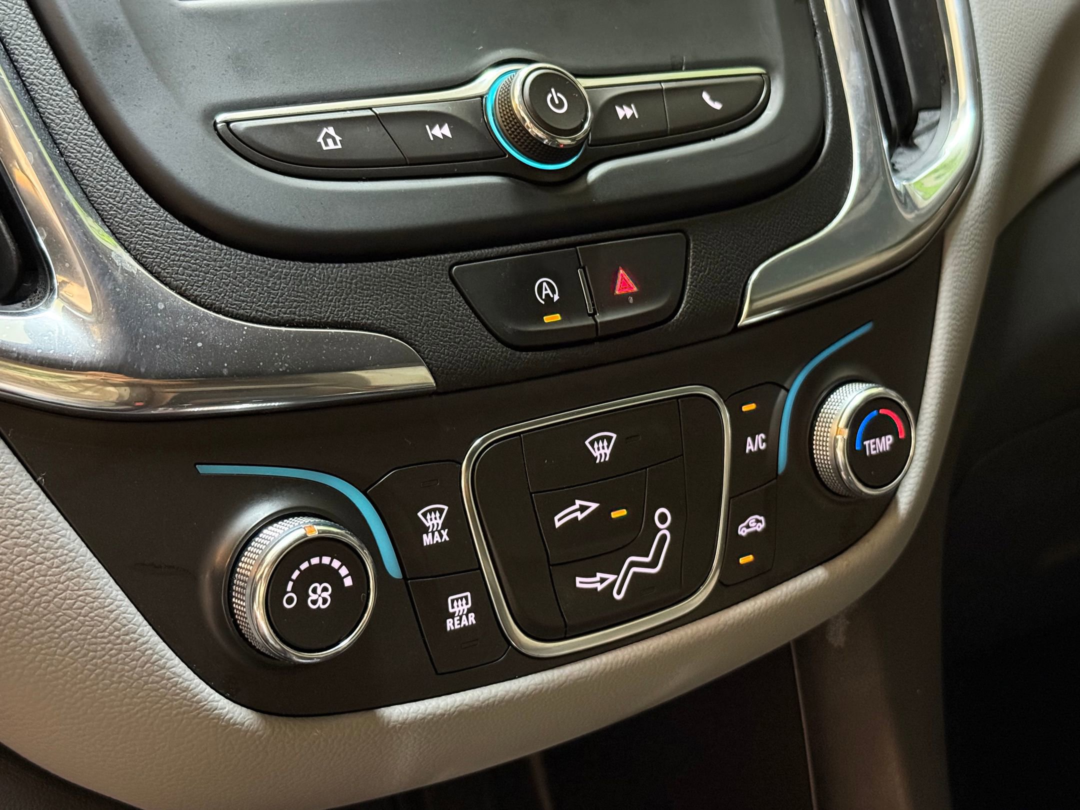 Used 2023 Chevrolet Equinox LS image 16