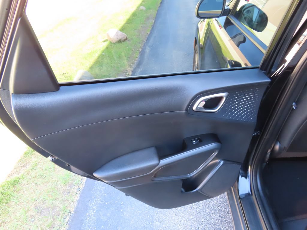 Used 2022 Kia Soul EX FWD image 25