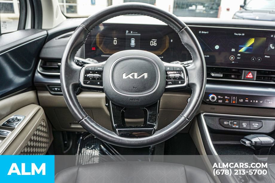 Used 2025 Kia Carnival FWD image 30