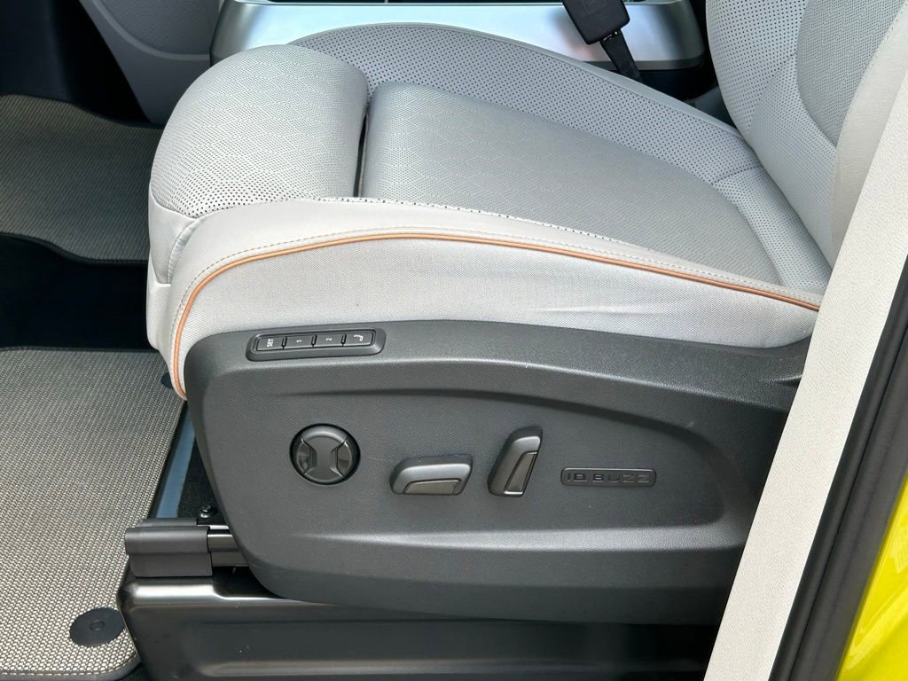 Used 2025 Volkswagen ID. Buzz 1st Edition image 16