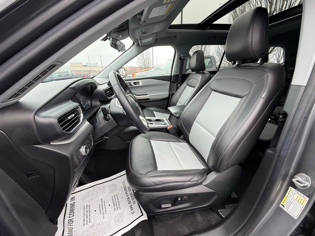 Used 2022 Ford Explorer XLT w/ Equipment Group 202A image 14