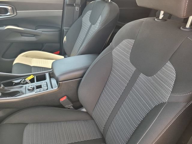 Used 2025 Kia Sorento LX FWD image 11